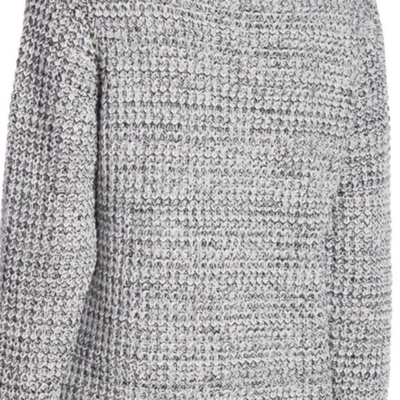 NEW Papillon Sweater Luxurious Gray Knit Rounded Hem Women’s Sweaters Size L - Picture 3 of 4